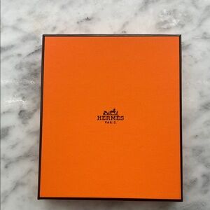 Authentic 🤍Hermès Signature Orange Gift Box